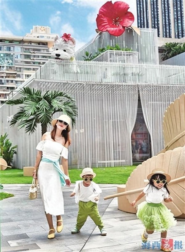 正规配资官网官网 到商场吹着空调逛“公园”！厦门多个商圈以公园造景、主题快闪等形式激活夏日经济